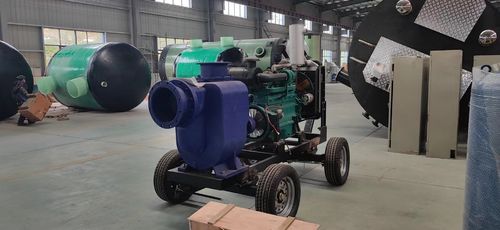 Laatste bedrijfsblogs „Vloed“ snelle actie - de pompvrachtwagen van de noodsituatiedrainage om het overstromingsbeheer en de redding van Quzhou te steunen